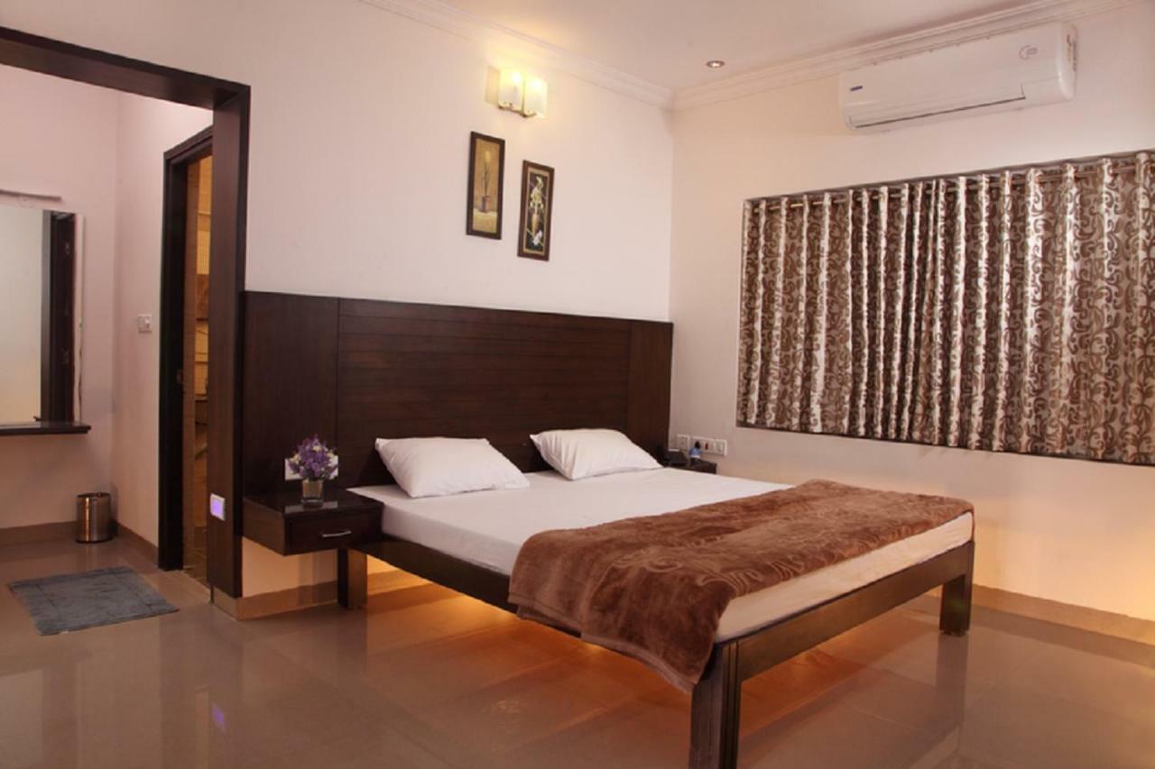 Hotel Vinay Residency Sindhnur Exterior foto